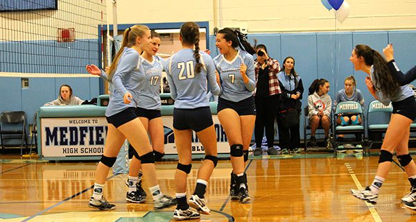 Volleyball sweeps Bellingham on Senior Night