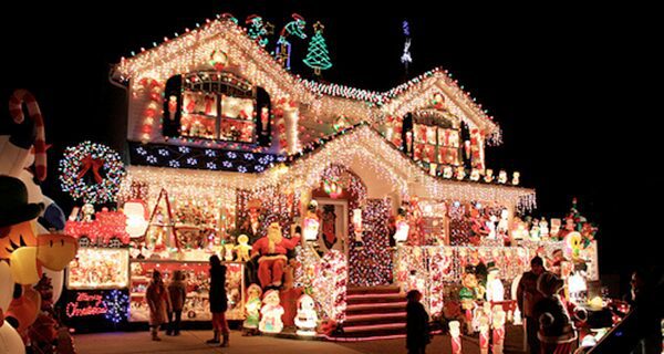 Wellesley Rec holds house decorating contest