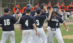 Roberts tosses gem as Rockets cruise