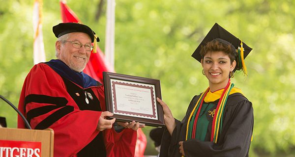 Vandana Apte receives Fulbright Award