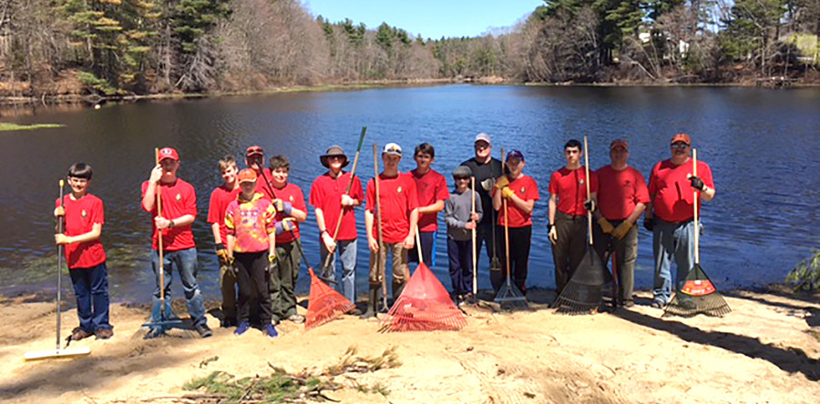 Scouts clean Turner Pond