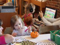 Pumpkin-spiced library presents autumnal storytime