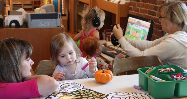 Pumpkin-spiced library presents autumnal storytime