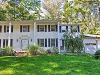 Home of the Week – 14 Penobscot St, Medfield