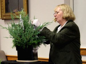 As she carefully crafts an indoor/outdoor floral arrangement, Betty Sanders, a nationally accredited flower show judge, discusses her career as a gardener with Sherborn’s Garden Club.