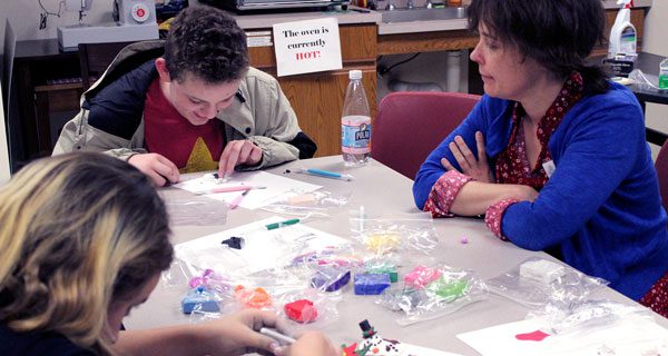 Library offers teen ornament-making craft