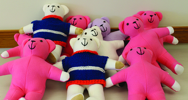 Seniors’ bear hands comfort children