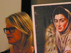 Presenter shows print of El Greco’s “Lady in a Fur Wrap”. Photos by Daniel Curtin