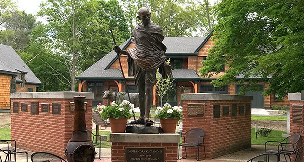 Pacifist Memorial dedicating nine new plaques