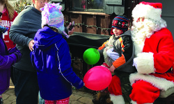 Santa returns to town common