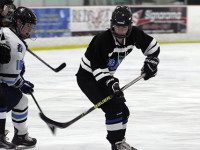 Warriors outlast Raiders, remain in hunt