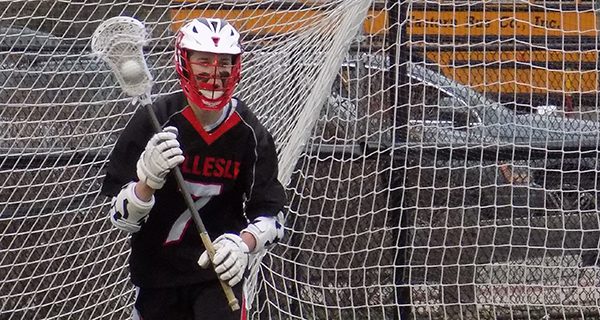 Top-ranked Harbormen fight off Raiders