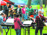 DSHS plays cool jazz outside library