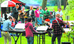 DSHS plays cool jazz outside library