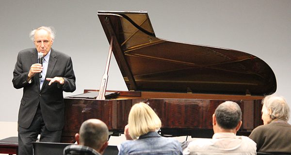 Pianist Rudnytsky educates, entertains Wellesley