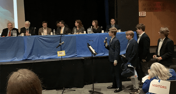 Middle schoolers pass bag ban