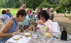 WN members enjoy Thirsty Thursday