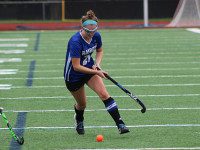 DS field hockey fights off Medfield