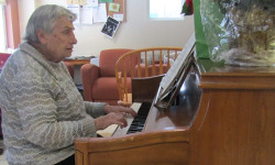 Woman’s Club hosts holiday party