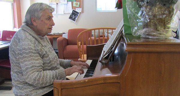 Woman’s Club hosts holiday party