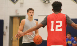 Rockets battle CM before season opener