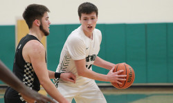 Reilly leads Wolverines over Blackhawks