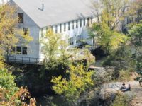 Foliage brings crowds to Echo Bridge