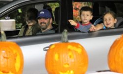 Town hosts drive-through pumpkin display