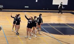 Girls volleyball extends undefeated streak