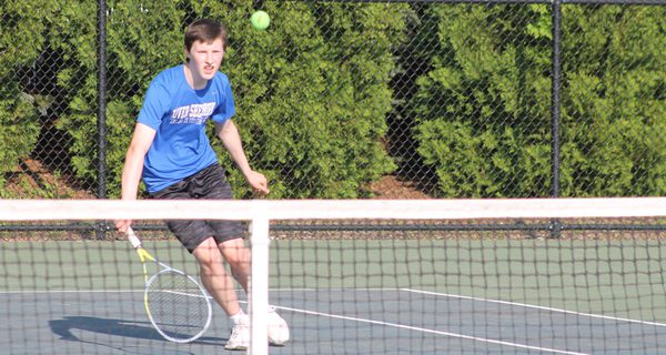 DS tennis streaks past Norwood