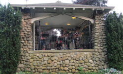 Concerts on the common return