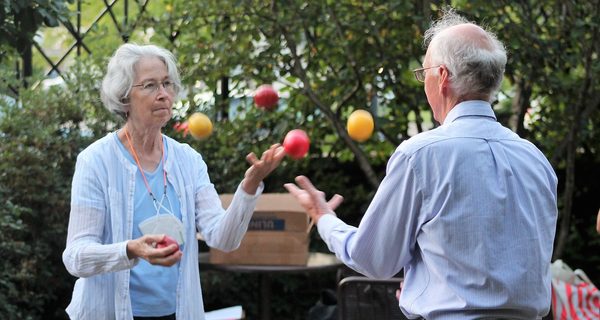 Czachorowski teaches library-goers juggling