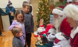 <strong>Holly Berry Fair decks the halls </strong>