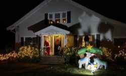 <strong>NWC house tour dazzles, delights</strong>