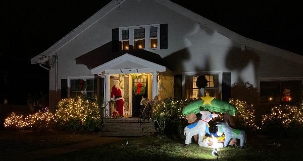 <strong>NWC house tour dazzles, delights</strong>