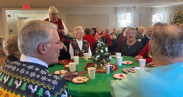 <strong>Seniors merry at Legion luncheon</strong>