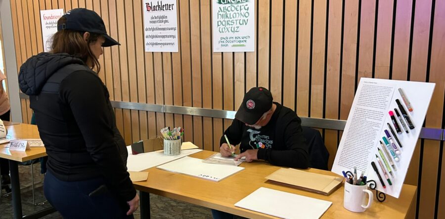 Masscribes moves hands through time