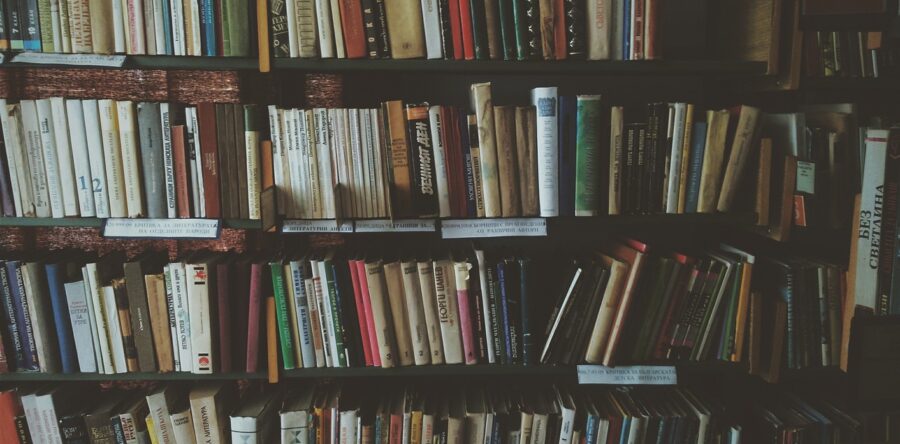 Community takes and makes crafts at NFPL