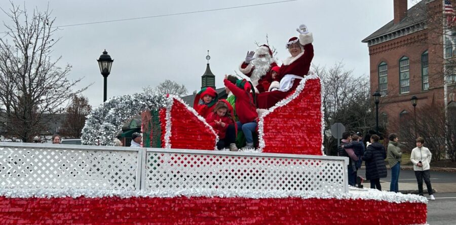 Medfielders enjoy MEMO’s Holiday Parade