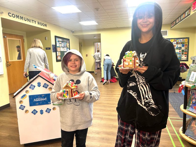 Annual Gingerbread House Decorating at DTL