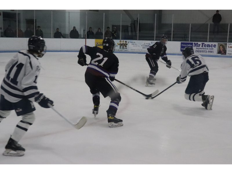 Boys’ hockey battle Mustangs
